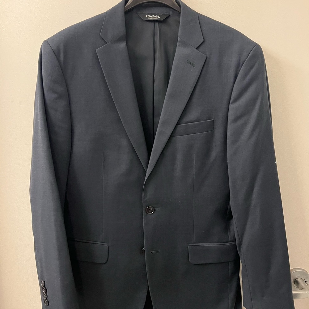 Jos. A. Bank Men's Navy Suit / 40R